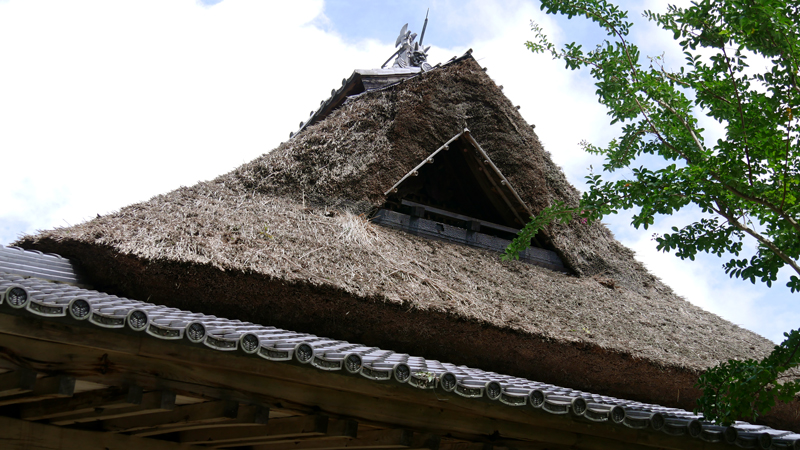 永天寺茅葺き屋根
